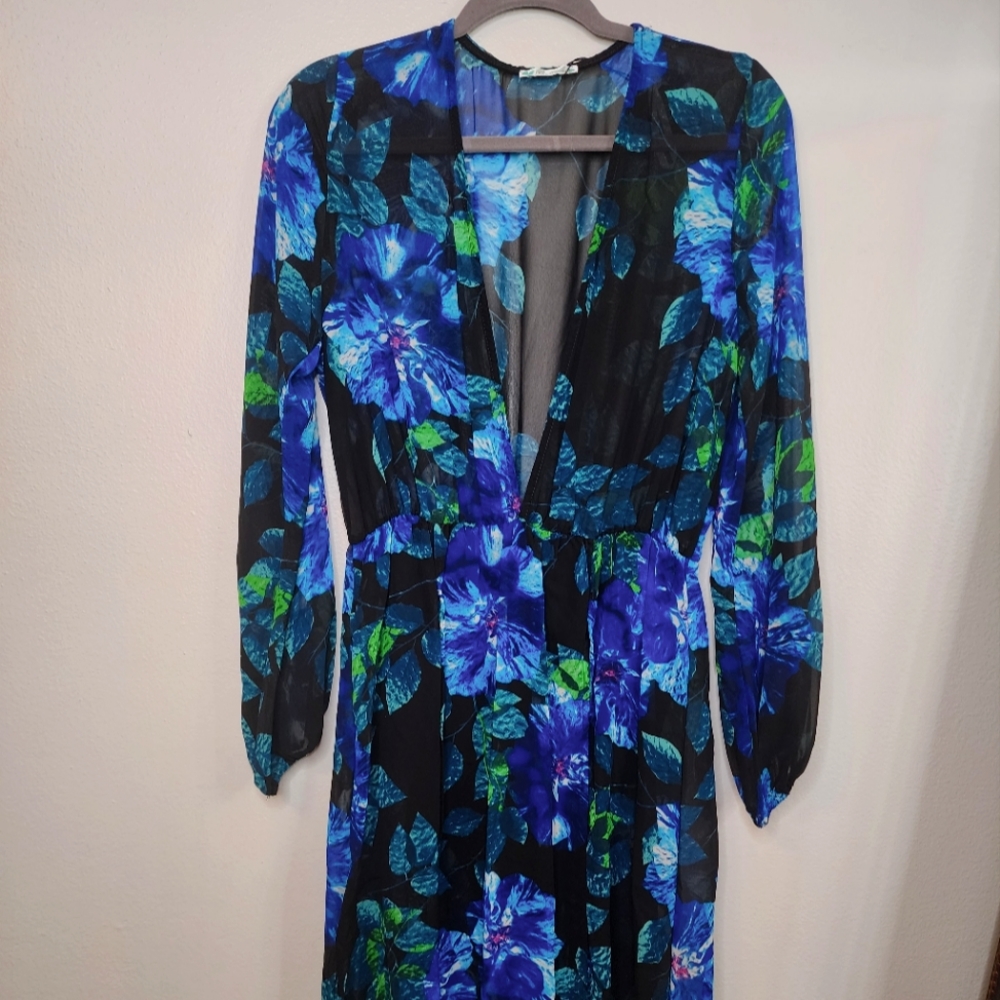 Double Slit Dress - Picture 2 of 4